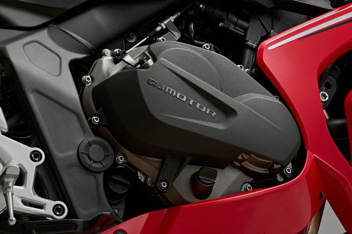 SRK800RR: QJ Motor entra nel mercato delle sportive